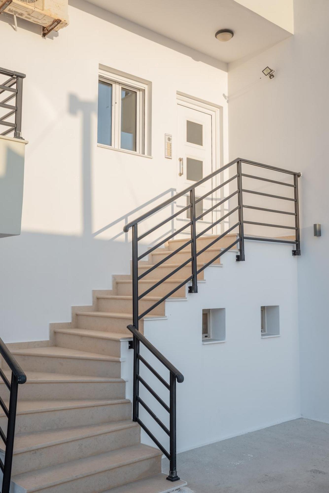 Central Rooms Apartment Makry Gialos (Crete)