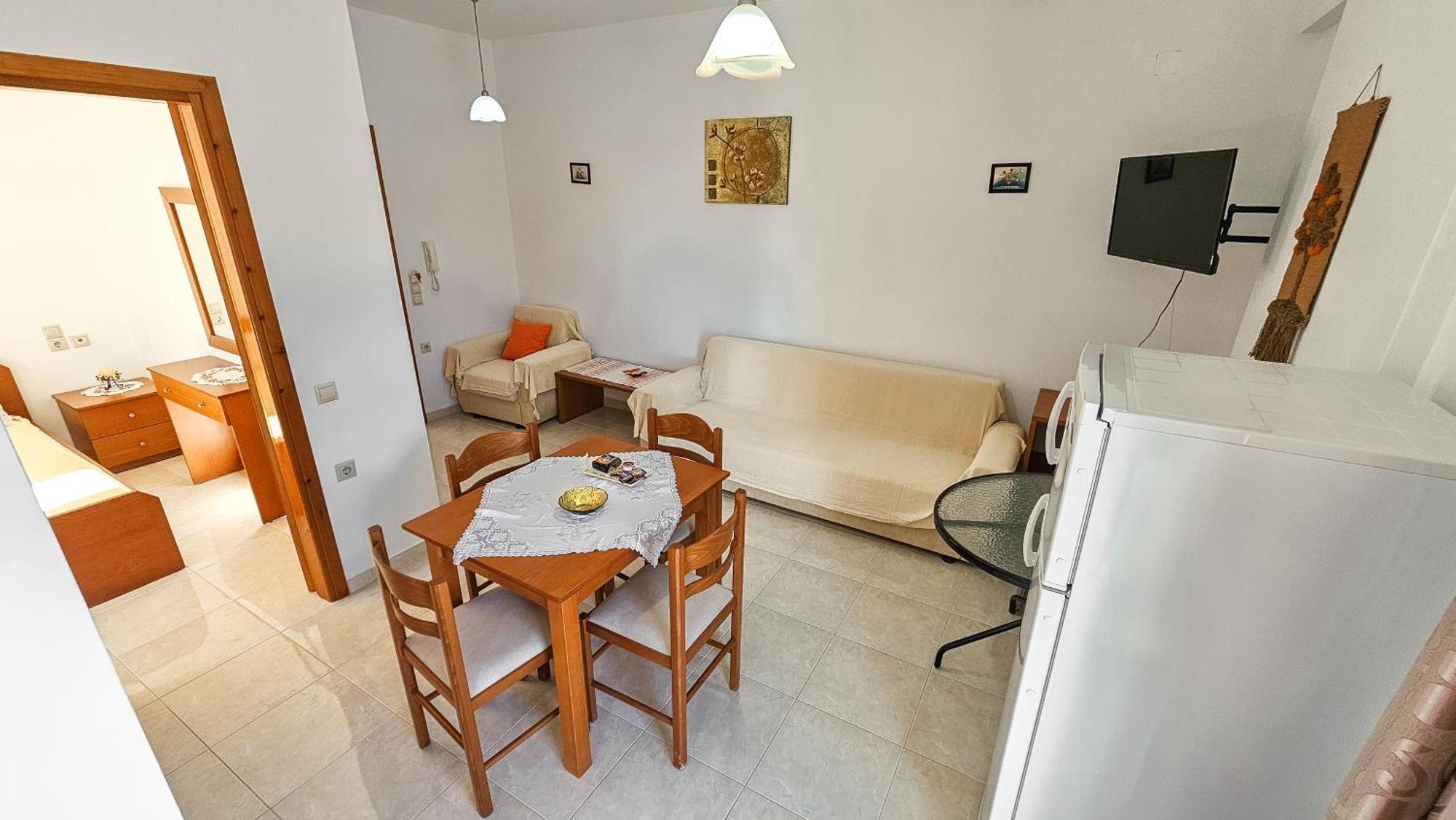 Central Rooms Apartment Makry Gialos (Crete)