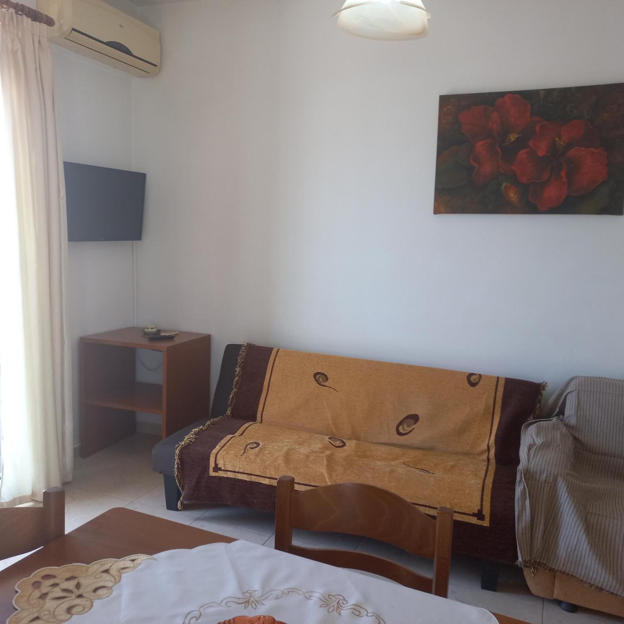 Central Rooms *